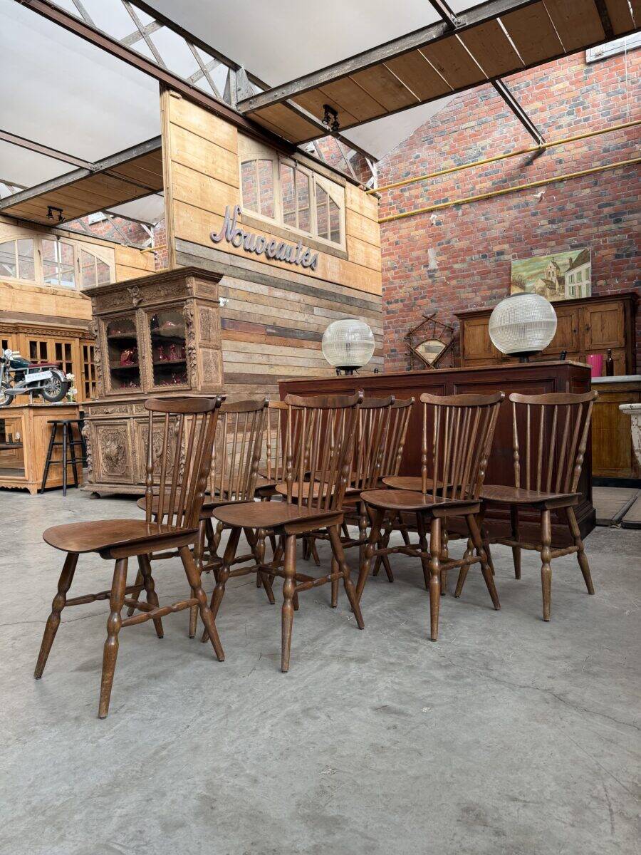 Suite de 10 chaises bistrot