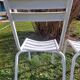 paire de chaises métal blanches, style Tolix