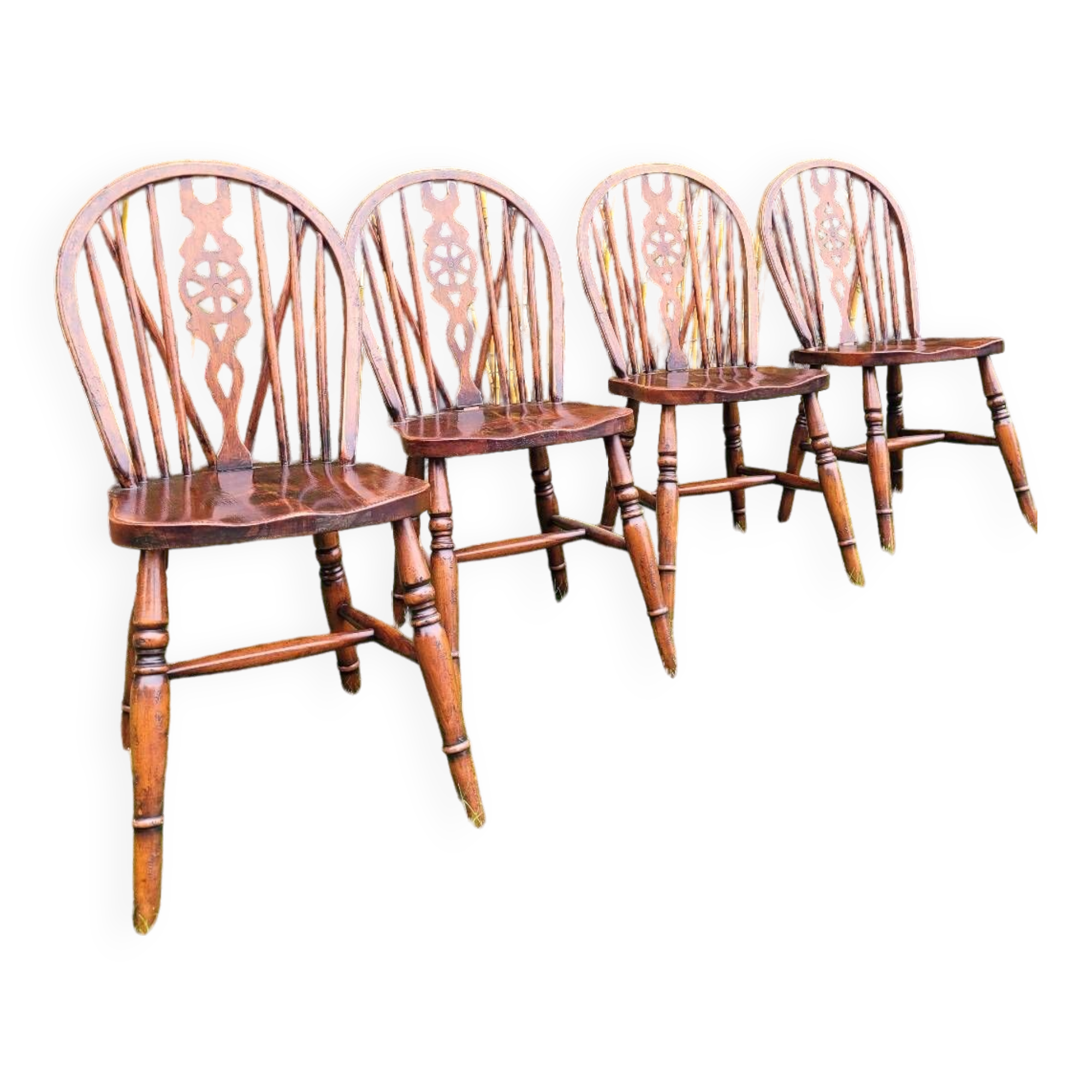4 Windsor wheelback chairs in dark oak