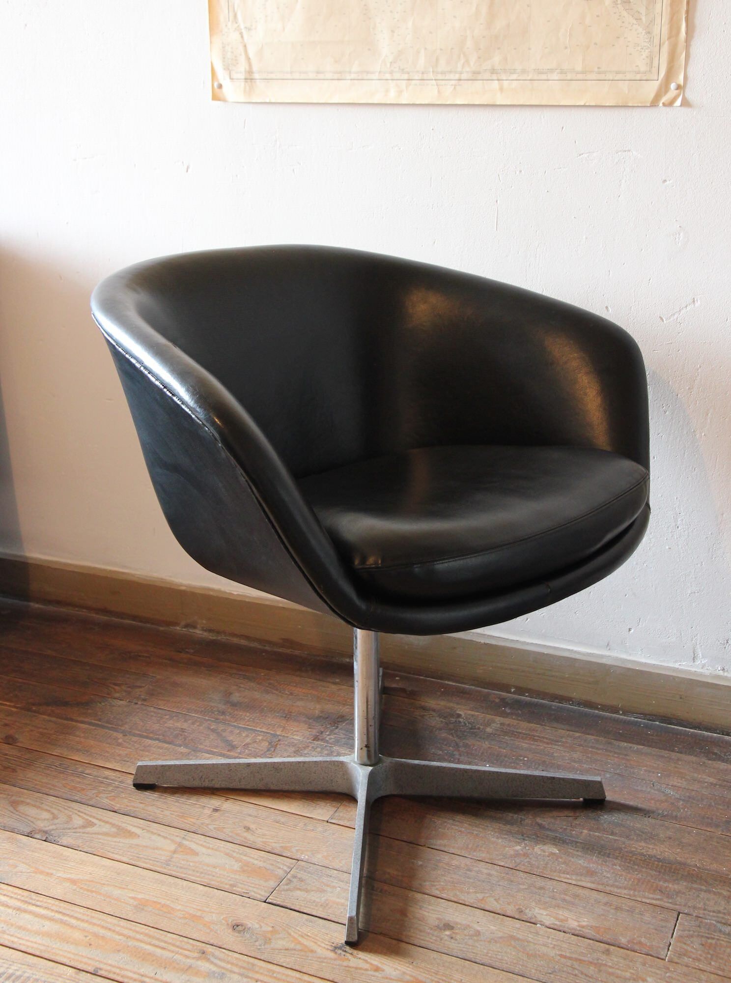 Pair of Pierre Paulin leather armchairs for Artifort 60s