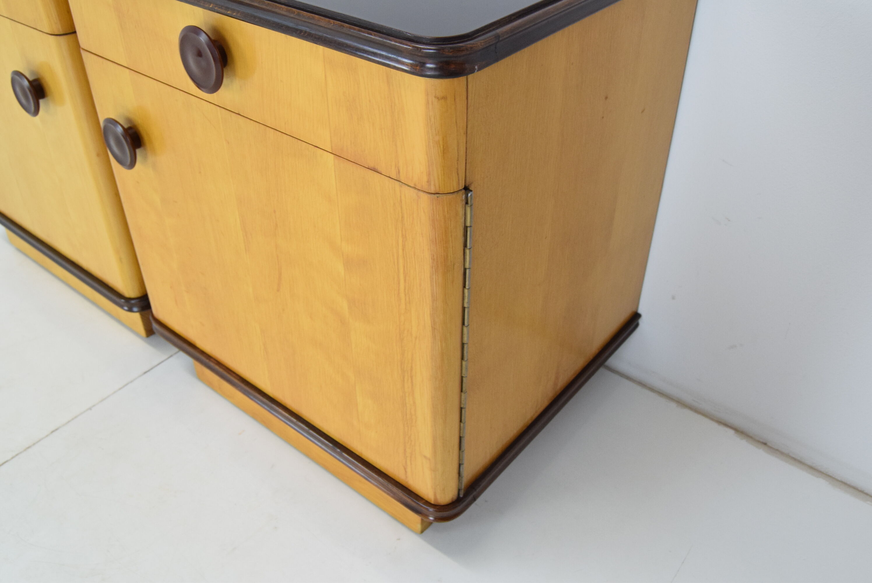 Paire de tables de chevet du milieu du siècle, années 1960