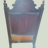 Indian throne chair in carved red wood - Buddhist / Hindu.
