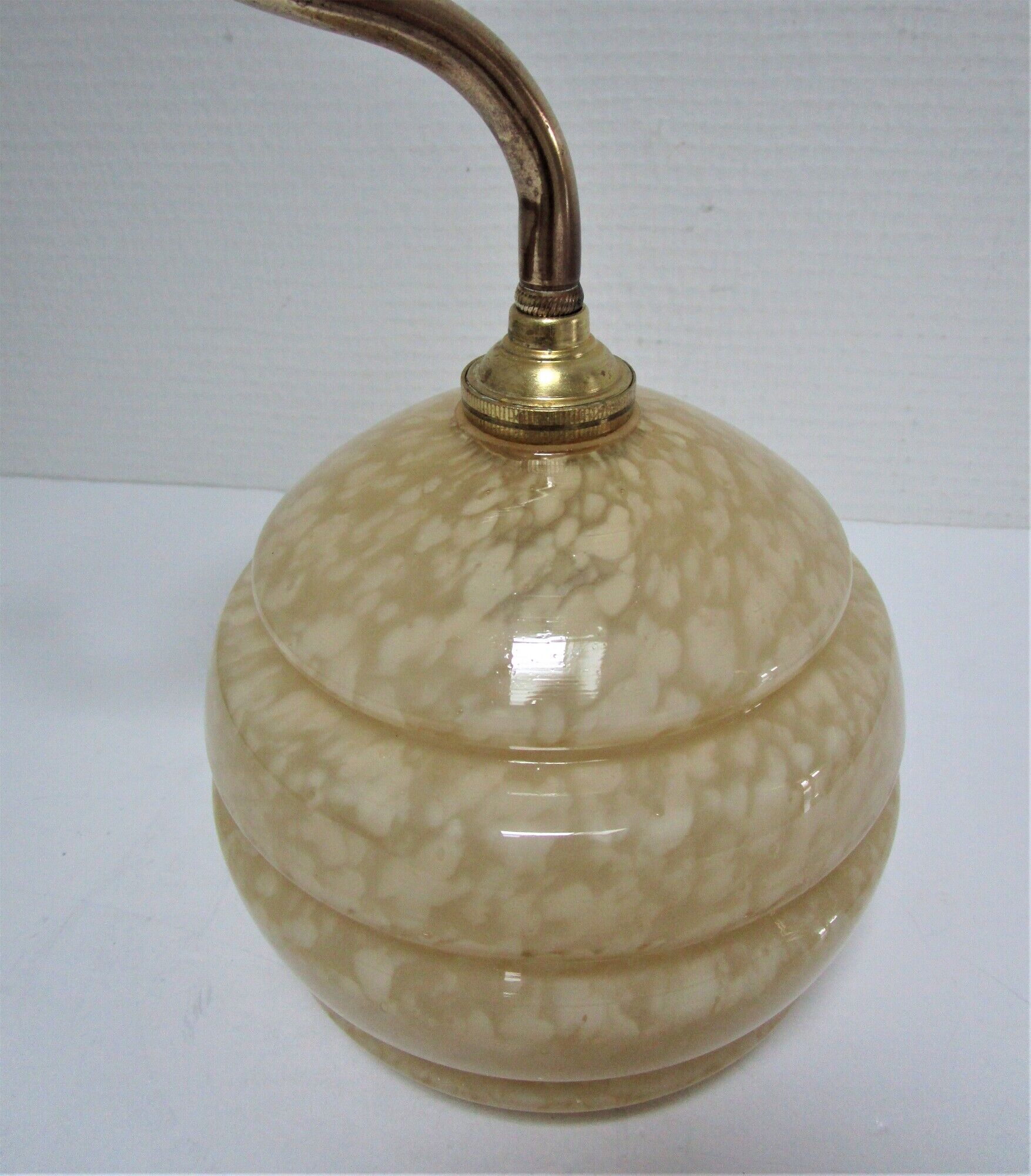 Applique porcelaine laiton et verre de Clichy jaune vanille
