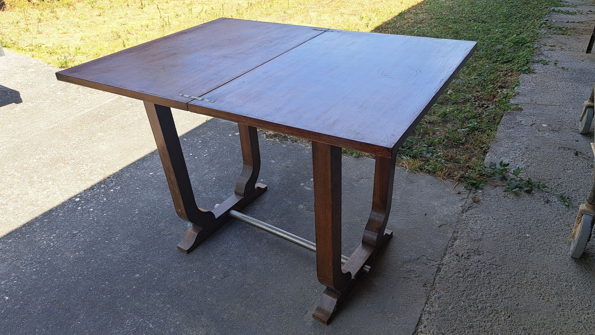 Retro folding table