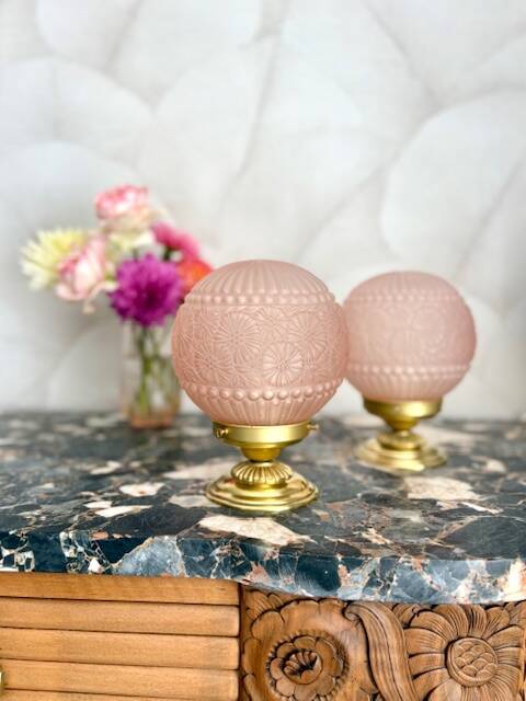 Art Deco lamp in pink glass with floral decoration