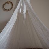 Rattan cradle with wheels
