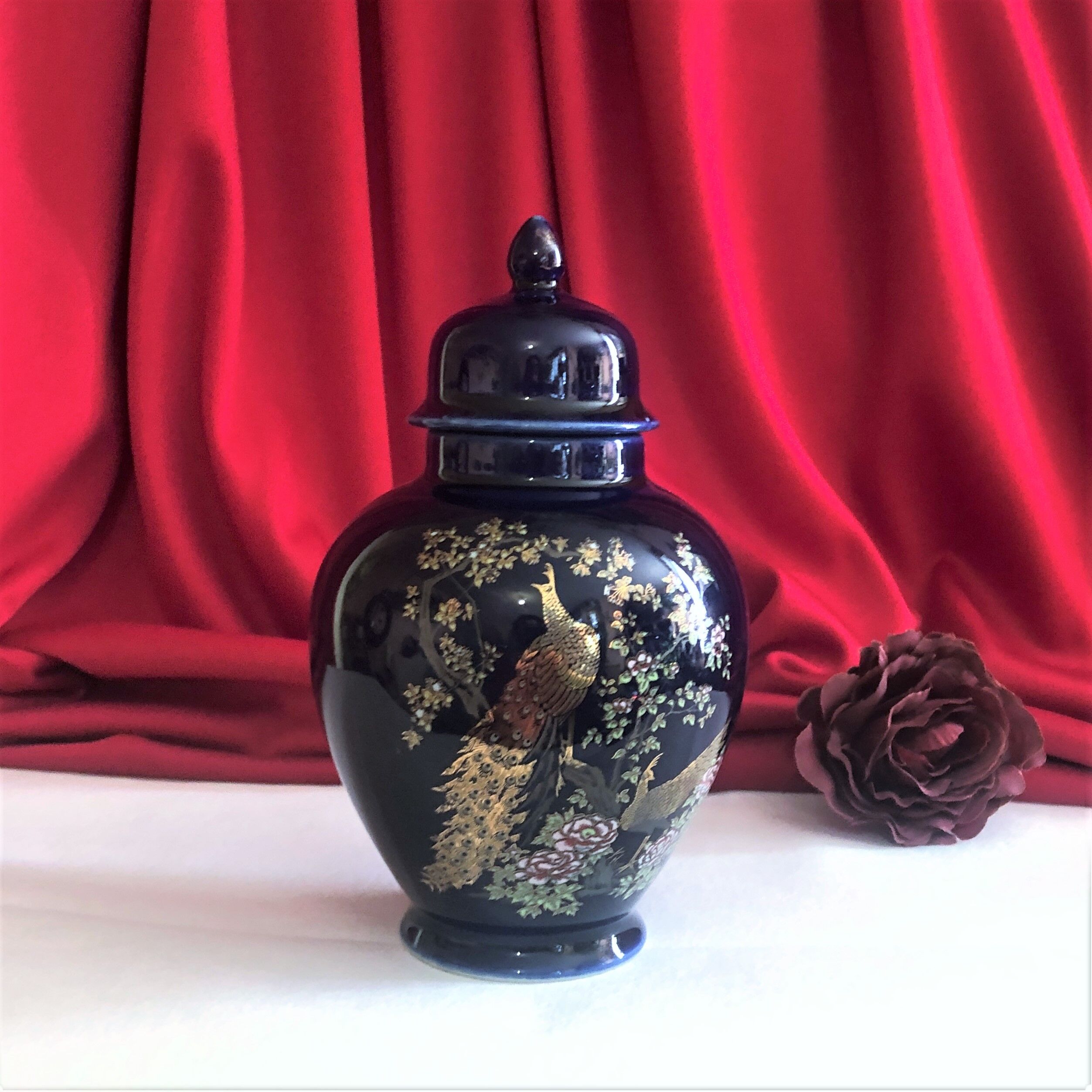 Potiche cobalt blue porcelain lid jar decorated with peacocks