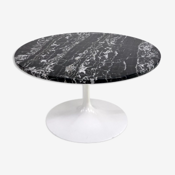 Round Tulip coffee table design Eero Saarinen for Knoll International