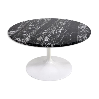 Round Tulip coffee table design Eero Saarinen for Knoll International