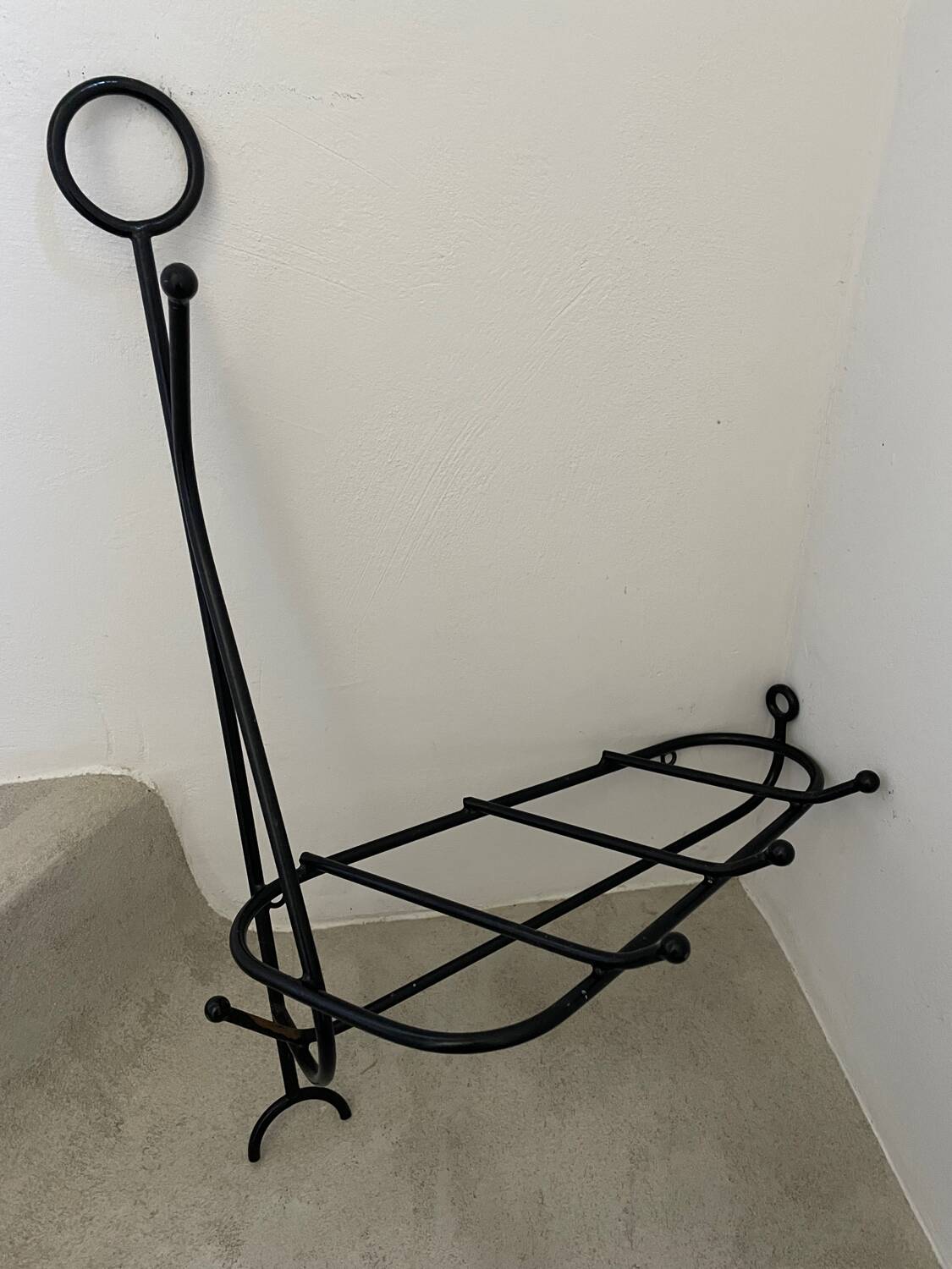 Wall coat rack