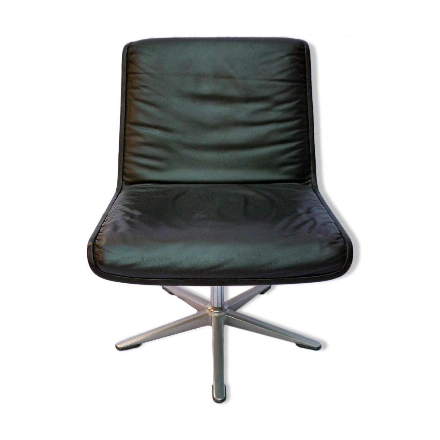 Leather chair on central foot