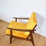 Fauteuil yougoslave restauré du milieu du siècle en jaune doré