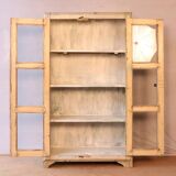 Vitrine en teck birman patine blanche-verte