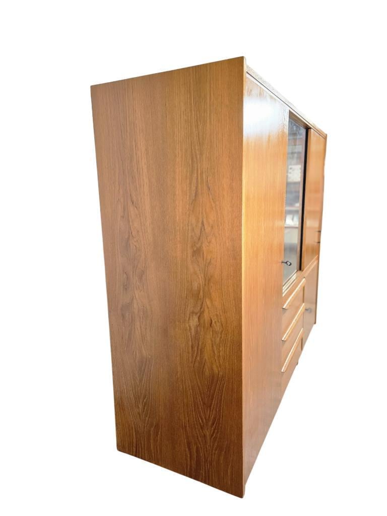 Meuble vintage en bois / meuble bar / vitrine