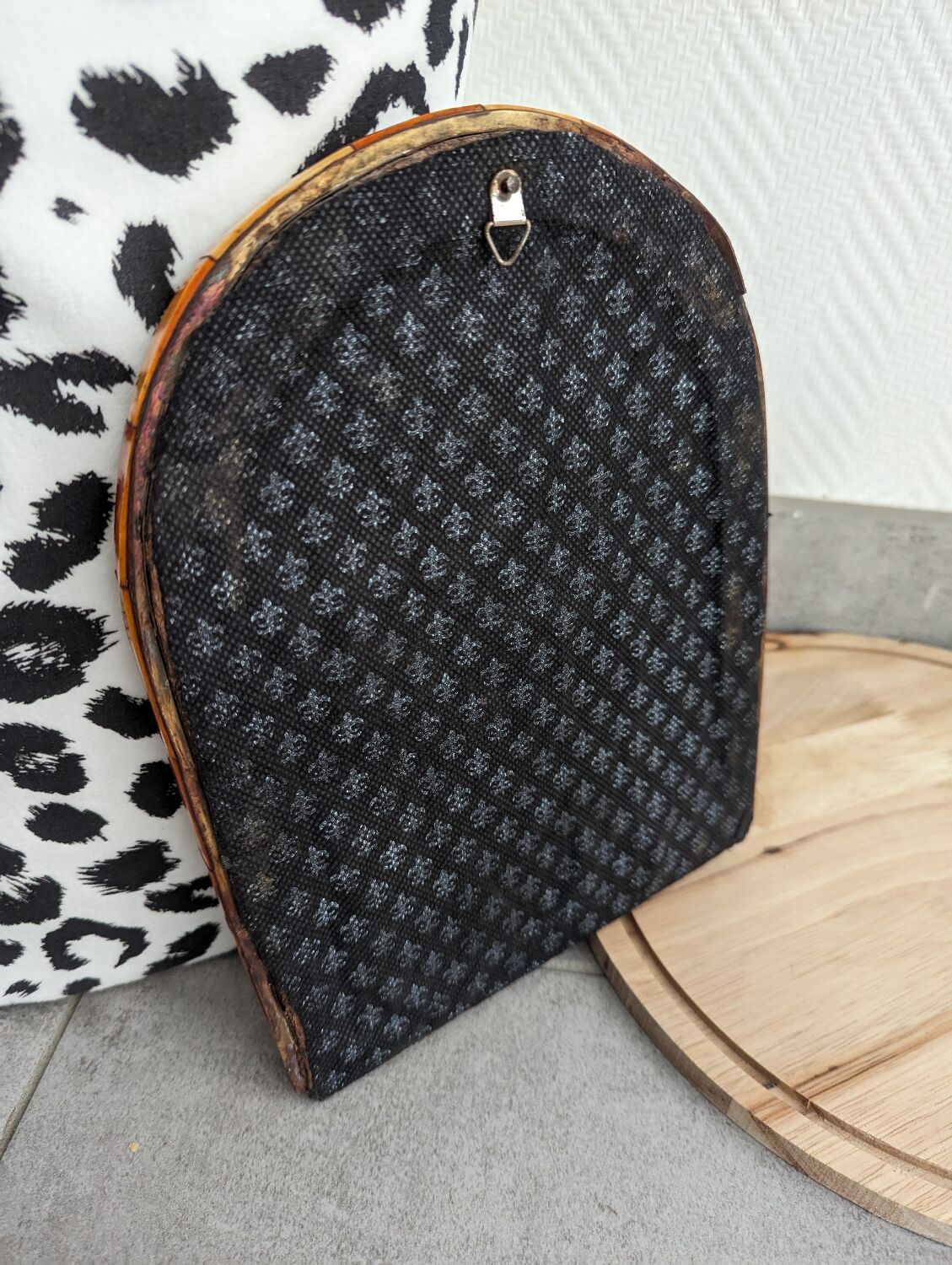 Small ceramic mirror