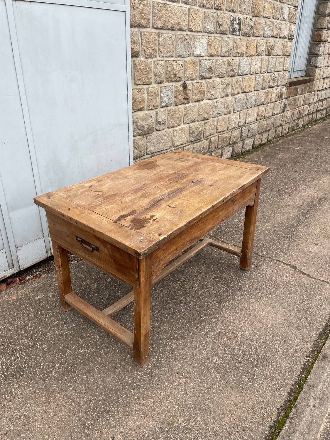 Petit table de ferme avec deux tiroirs