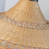 Grand lampadaire vintage en osier avec un dessus en chrome et un abat-jour en osier naturel – lumière suspendue italienne des années 1970 de l'ère spatiale.