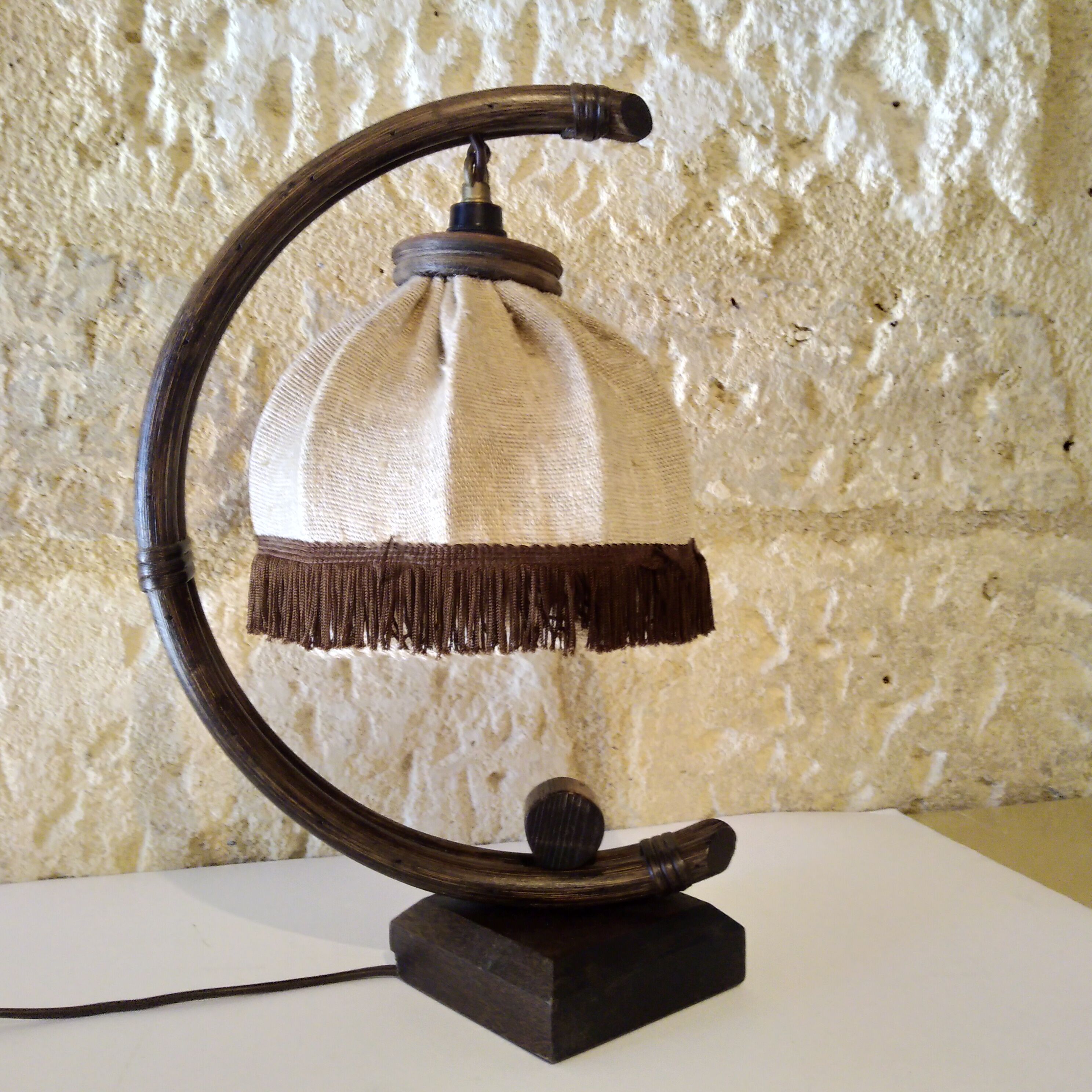 Vintage rattan bow lamp