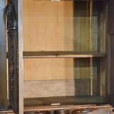 Buffet de salle à manger en noyer de style troubadour