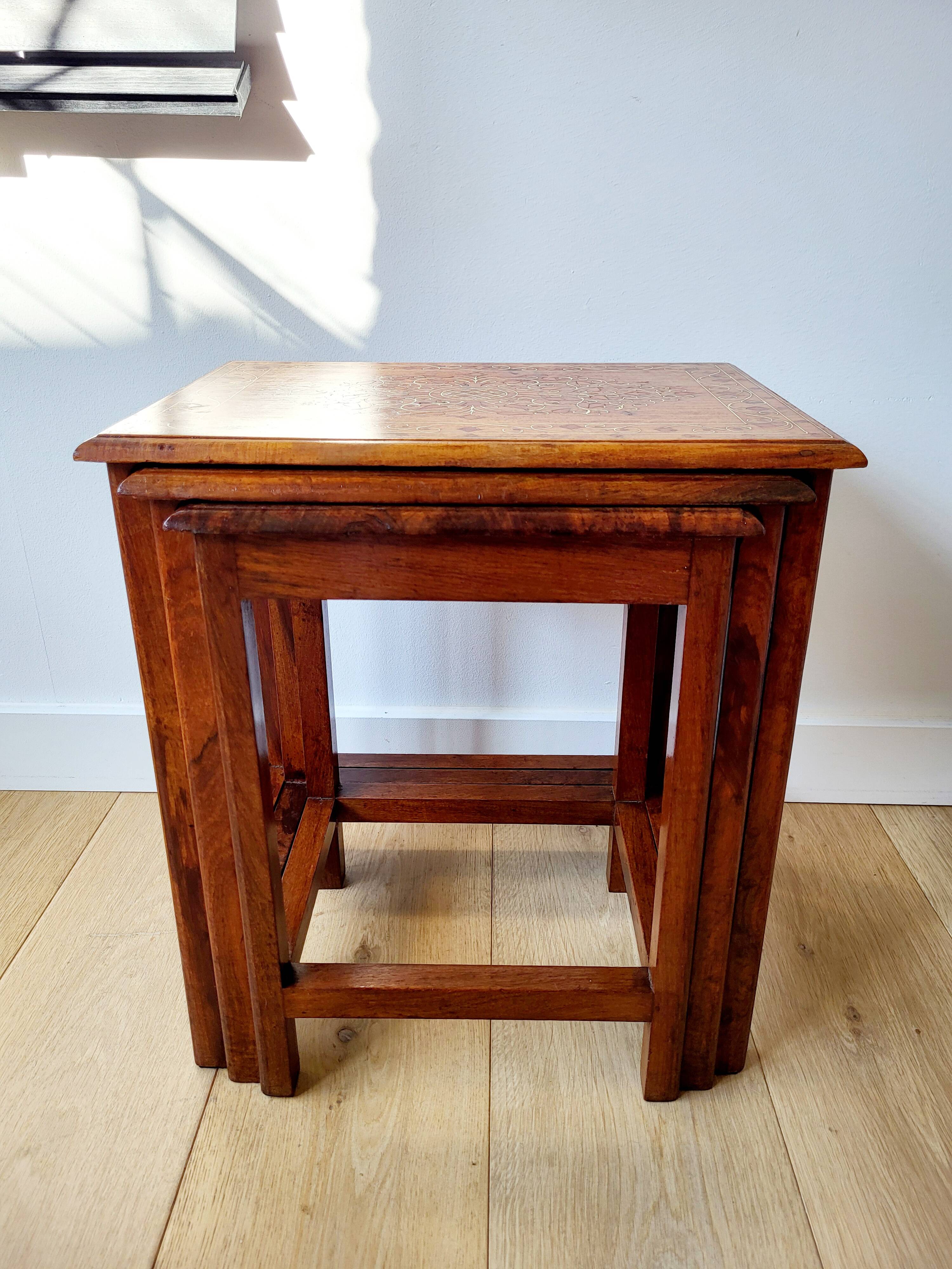 Ensemble de tables d'appoint ou tables gigognes vintage, 3 pièces, motif bois incrusté