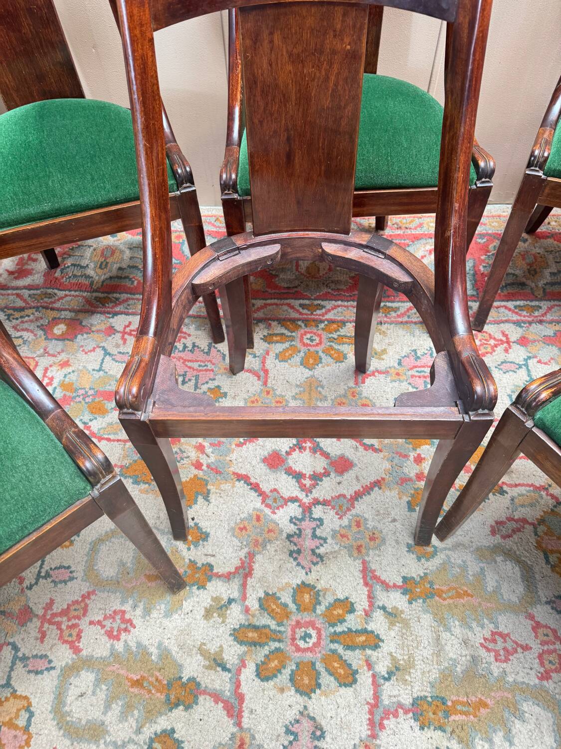 Suite de six chaises gondole en acajou de style empire