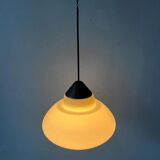 Suspension vintage Philips en verre opalin attribuée à Louis Kalff