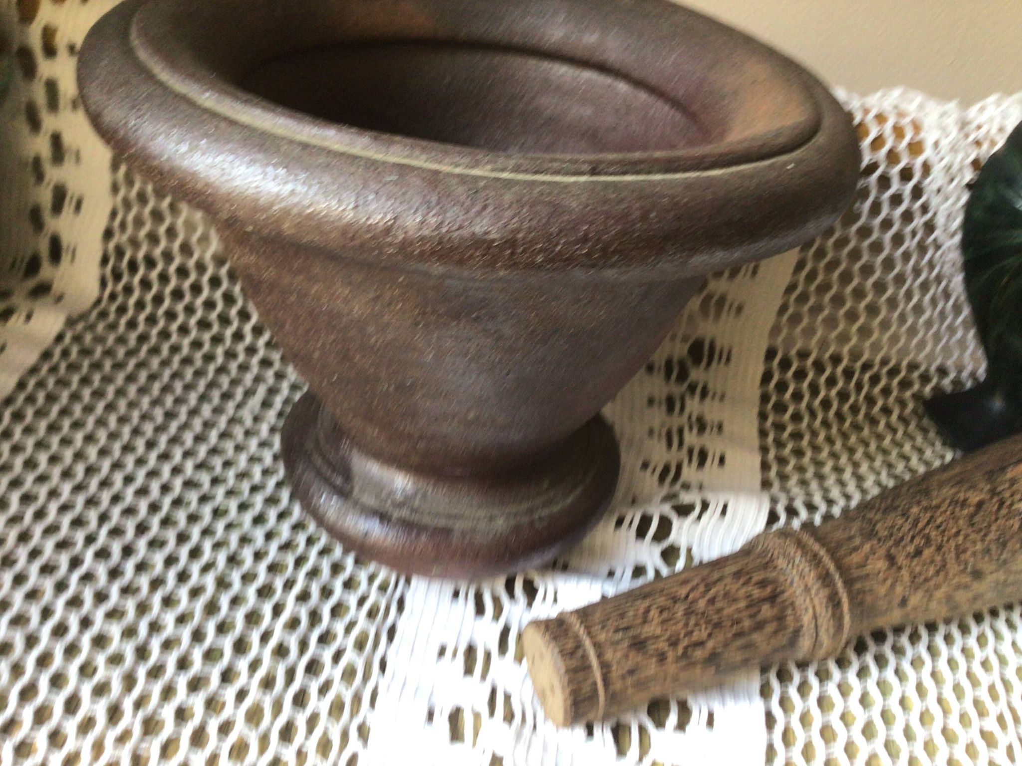 Mortier en fonte et pilon en bois