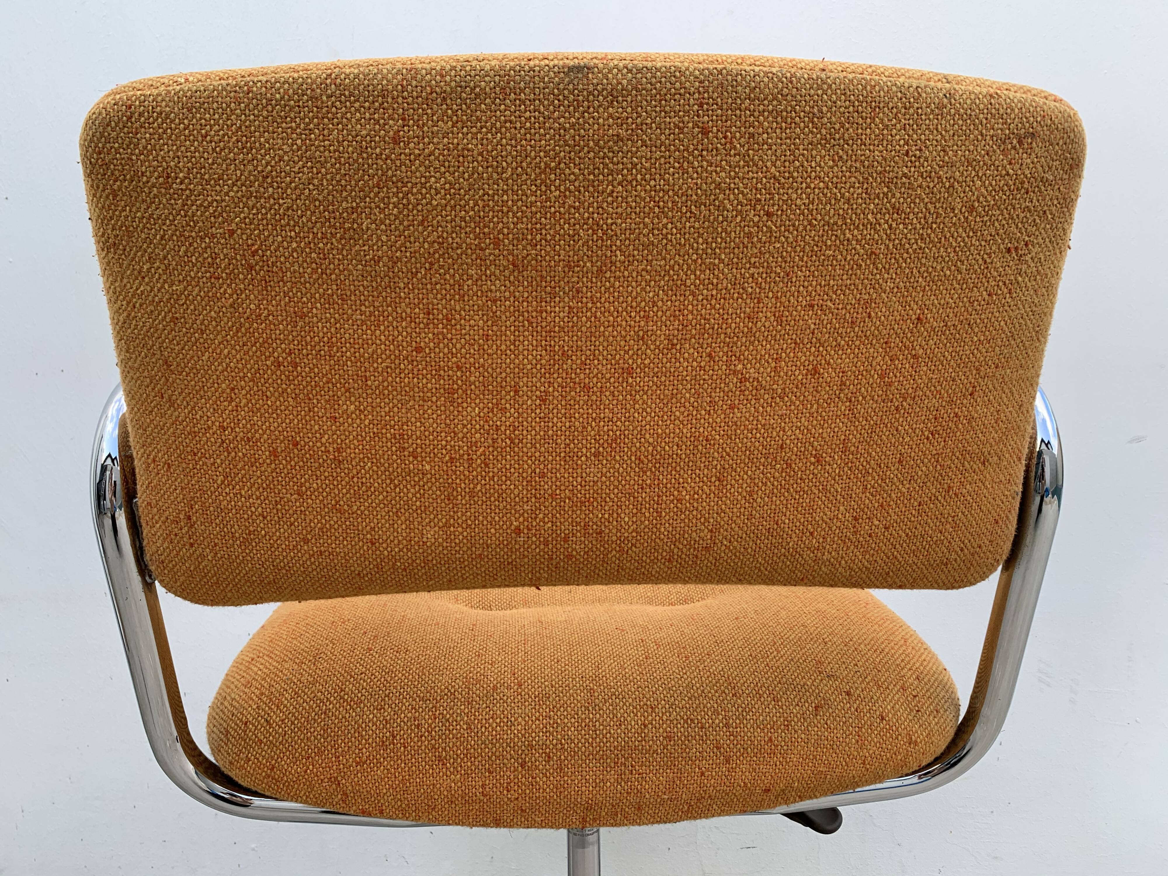 1980 Strafor desk chair adjustable, swivel and on wheels