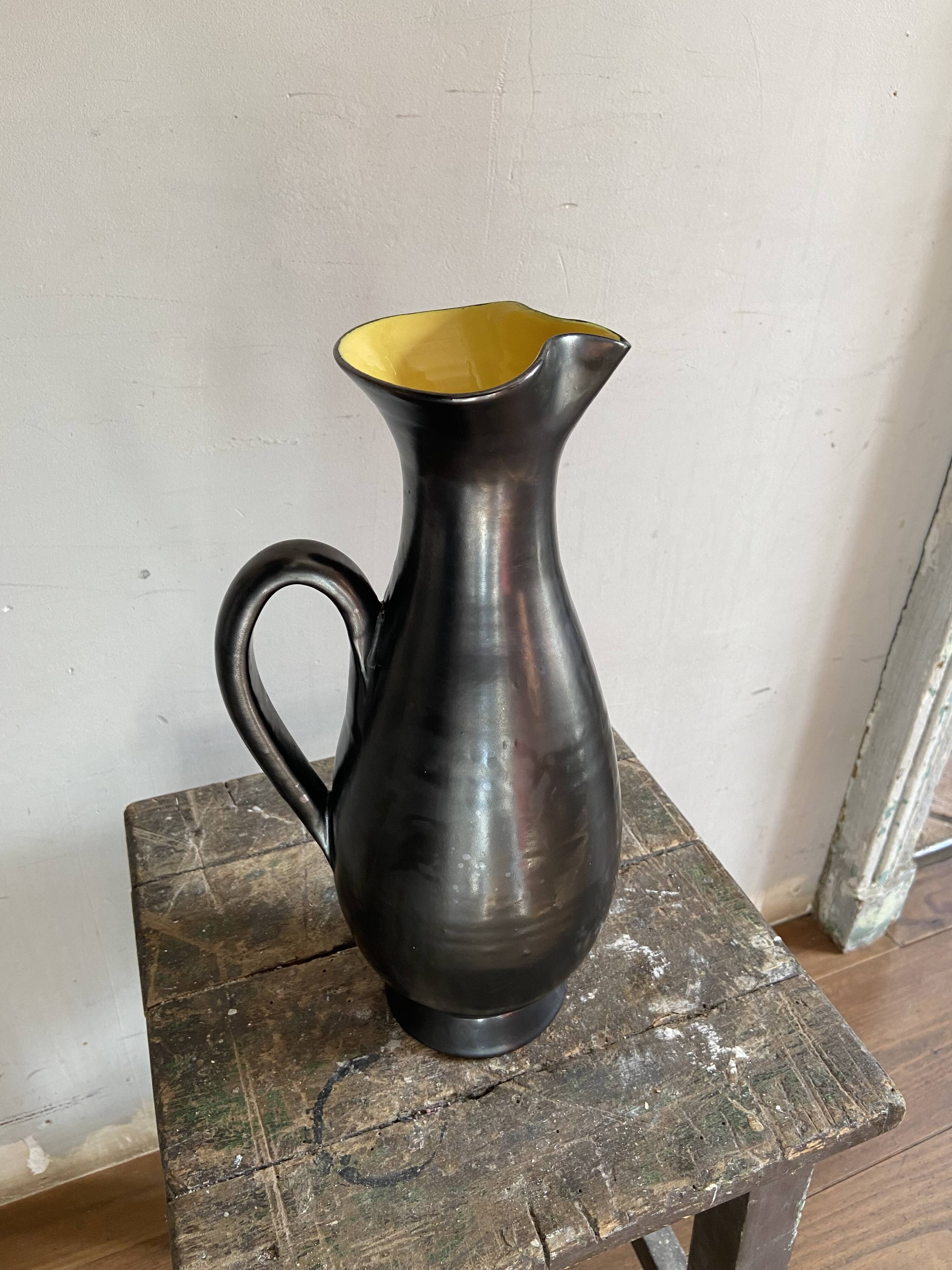 Black and yellow vase 60s Pol Chambost style
