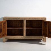 Buffet ancien en orme à deux portes – Chine, vers 1950