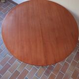 Scandinavian round table
