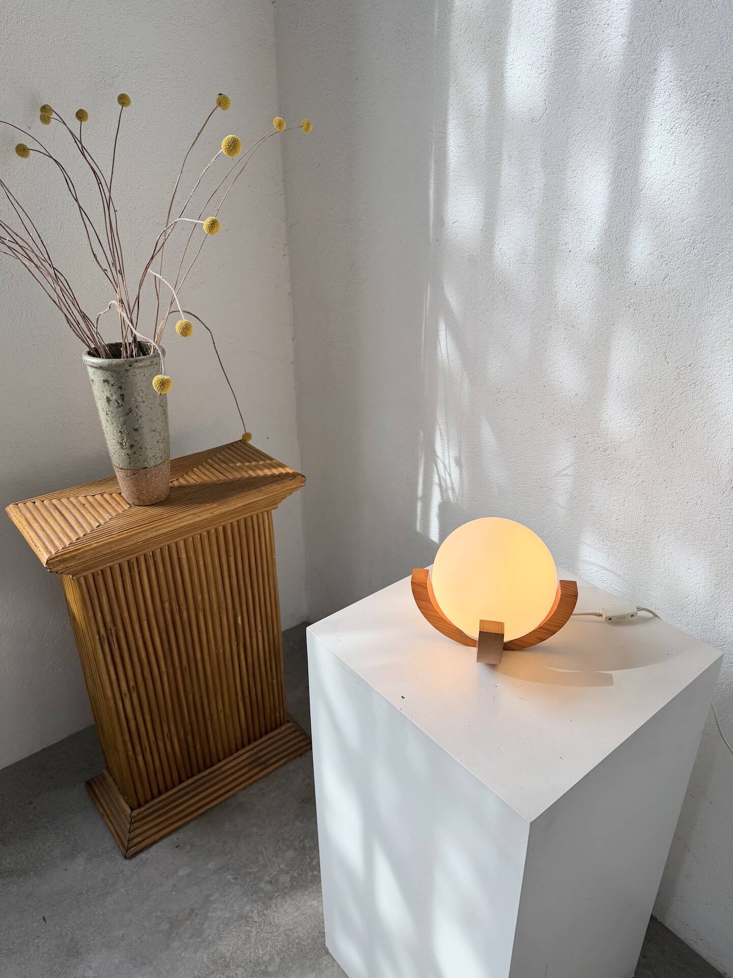 1980s pin support ball desk lamp