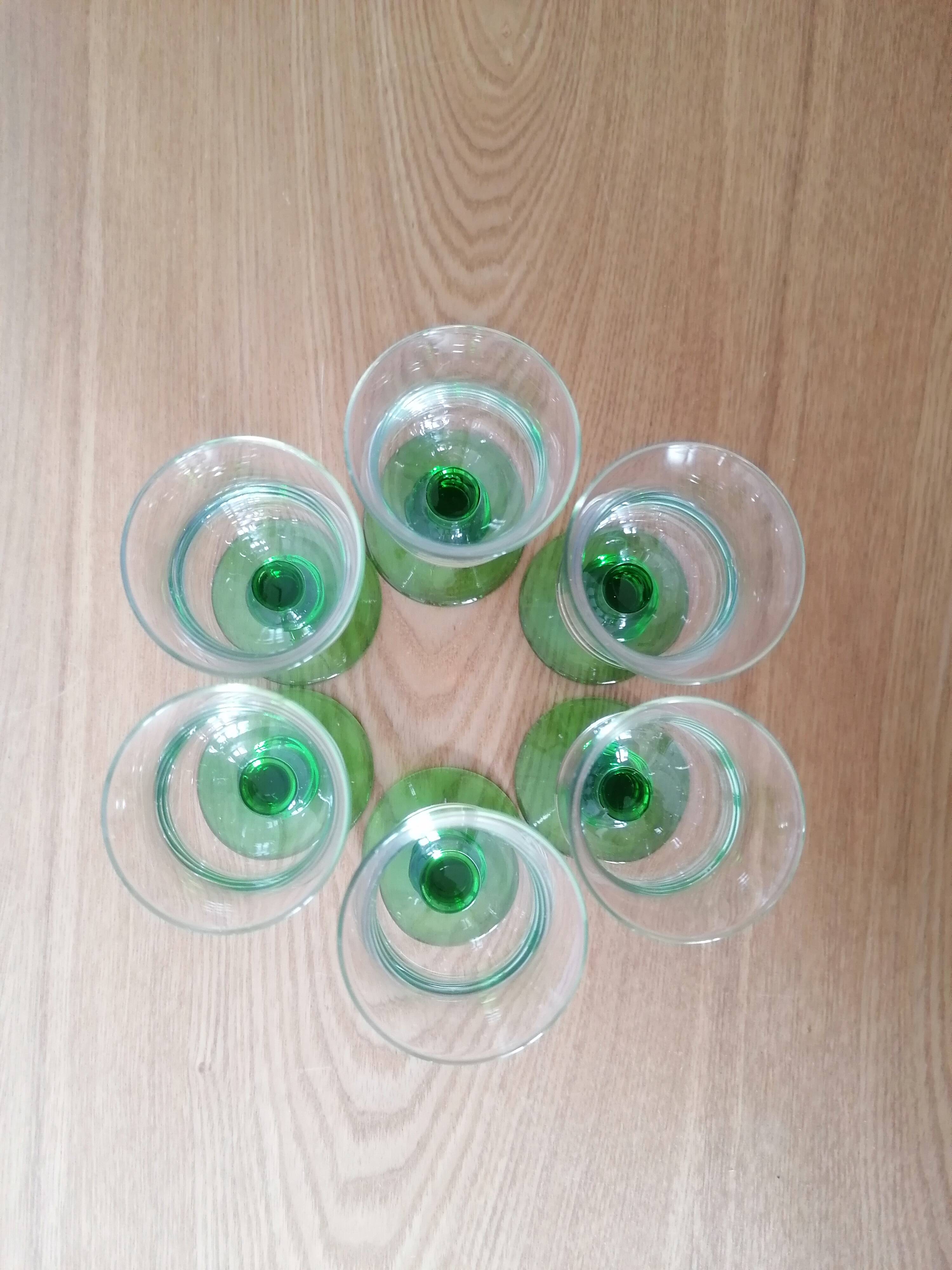 6 verres de liqueur à pied vert