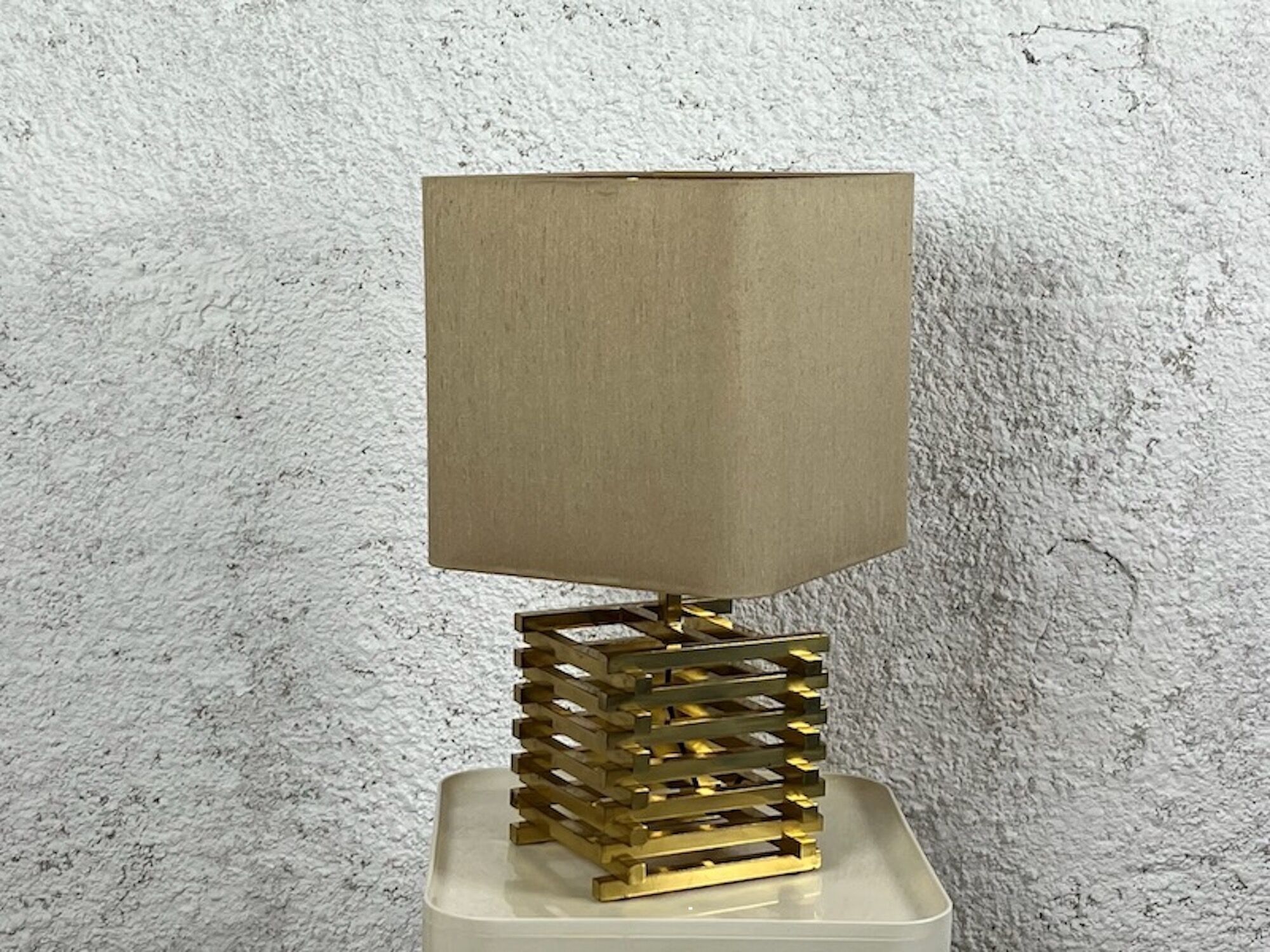 Lampe de table en laiton de luxe par Romeo Rega, années 60