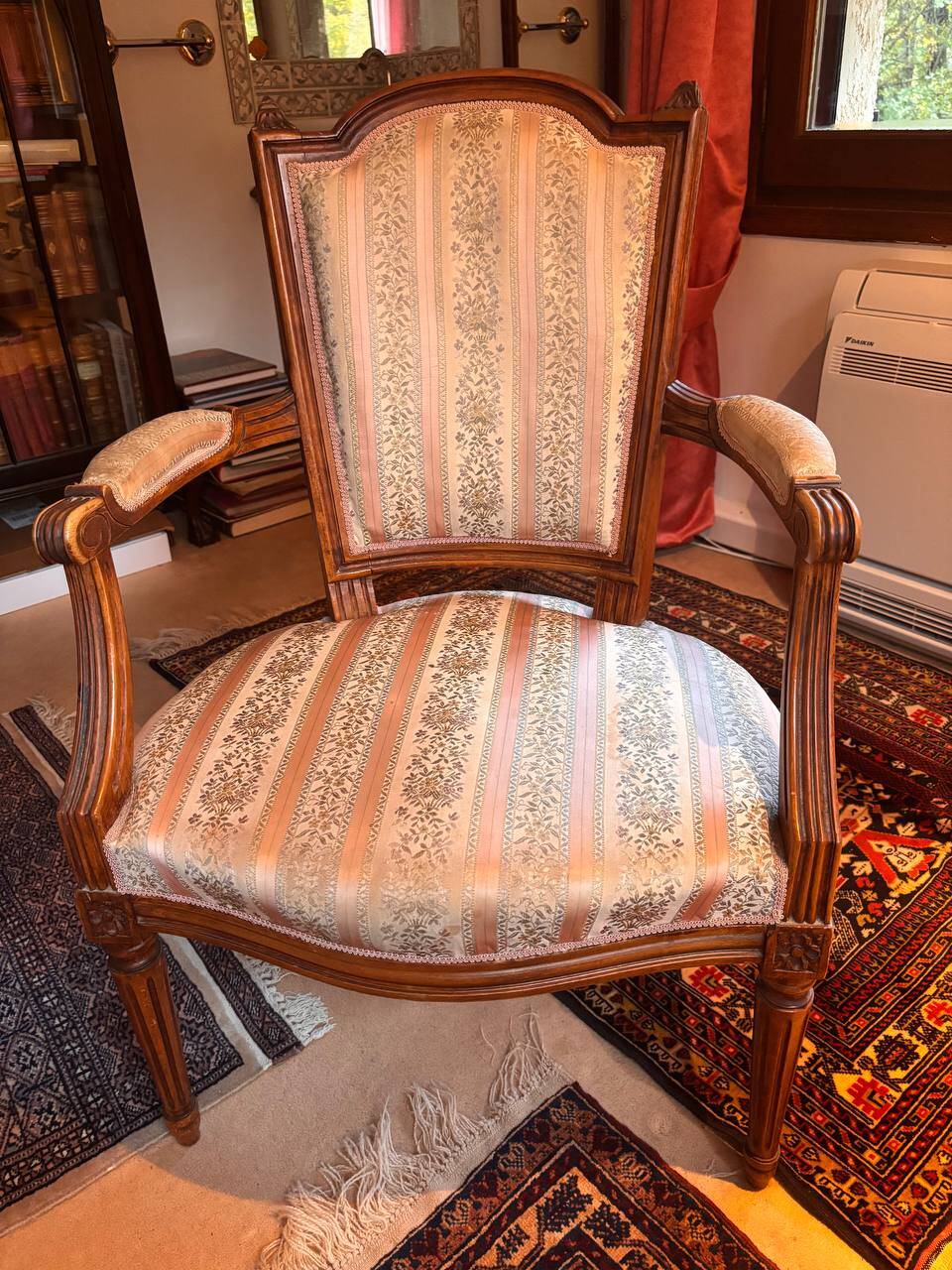 Fauteuil style Louis XVI