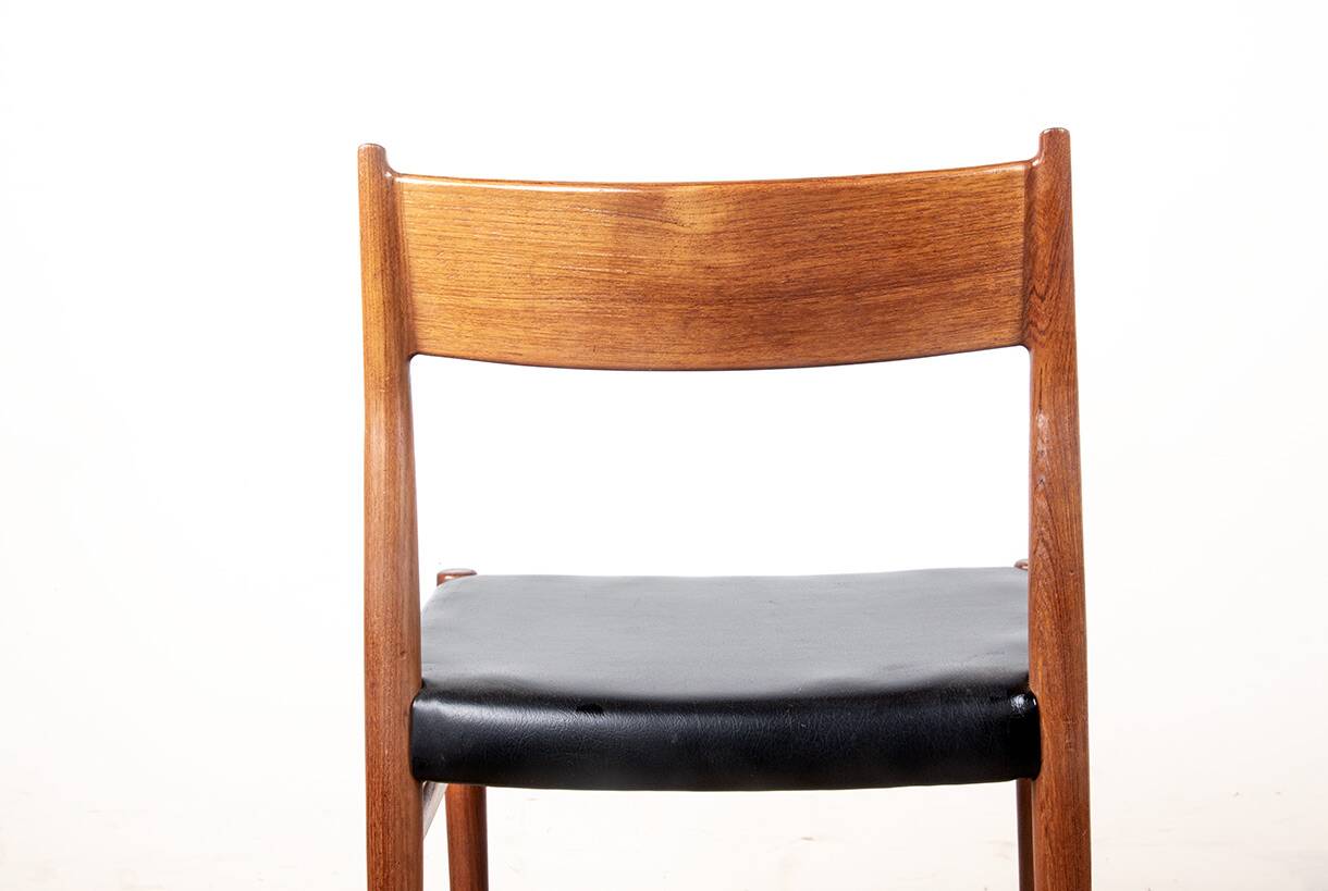 6 Danish chairs in teak and new skai, model 418 Arne Vodder 1960.