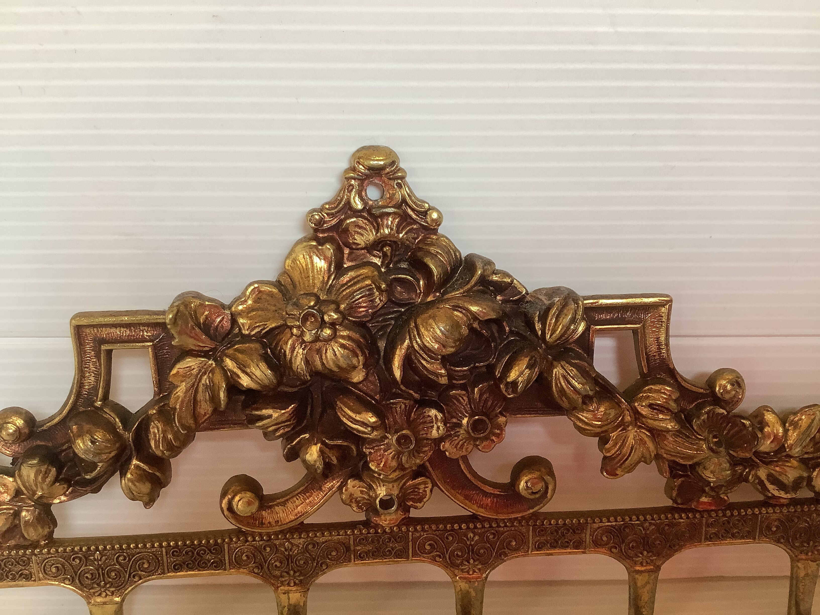 Key hanger key ring door tea towels gilded metal Italy