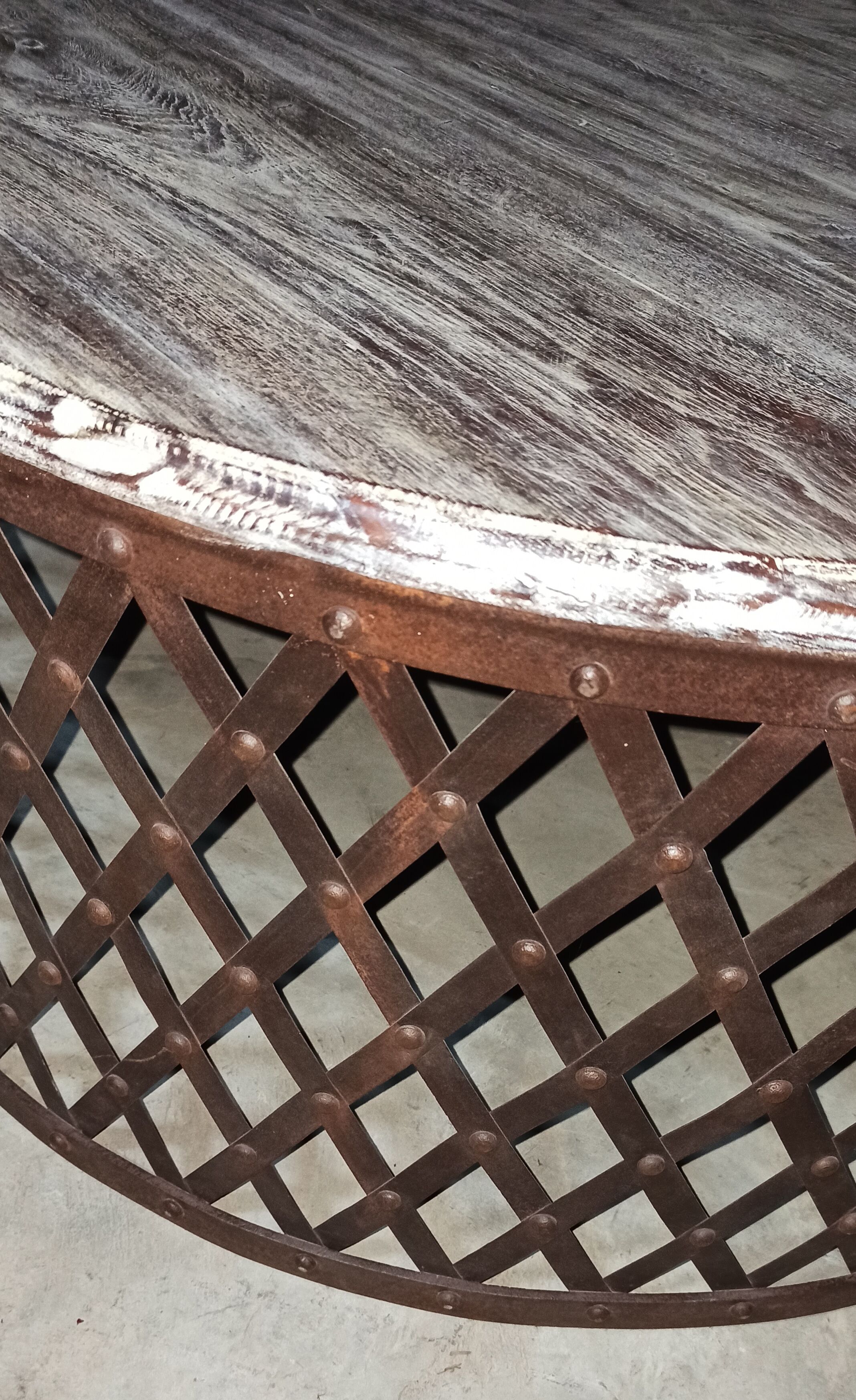 Table basse ronde en bois avec pieds métal