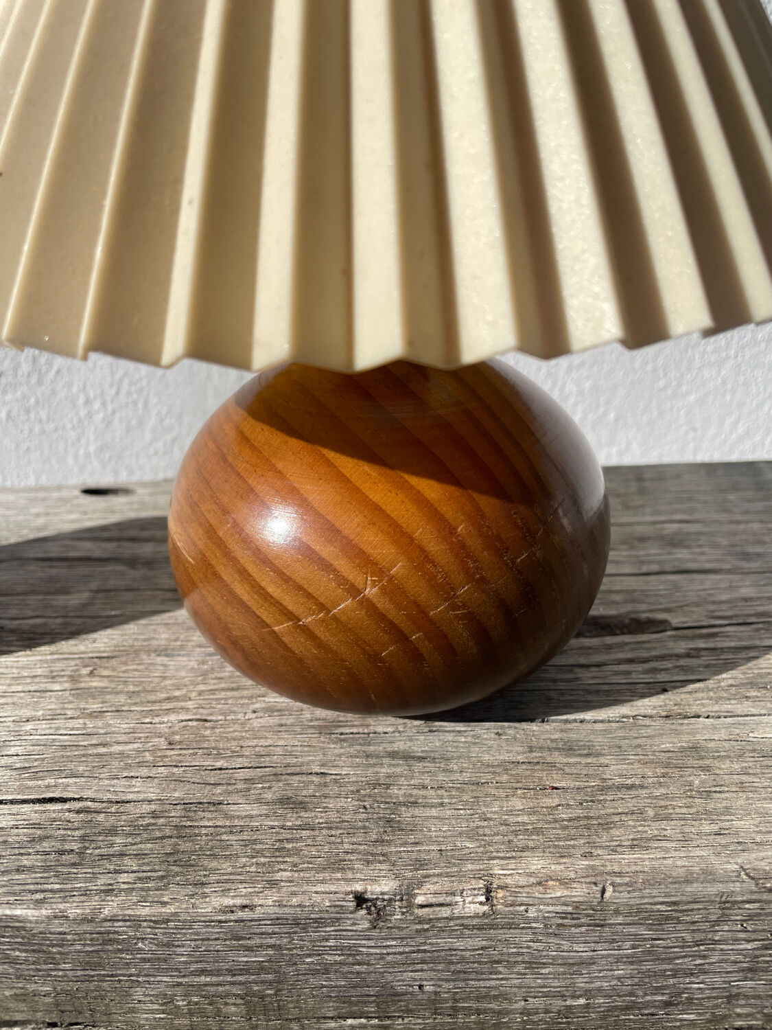 Pleated wooden ball lamp