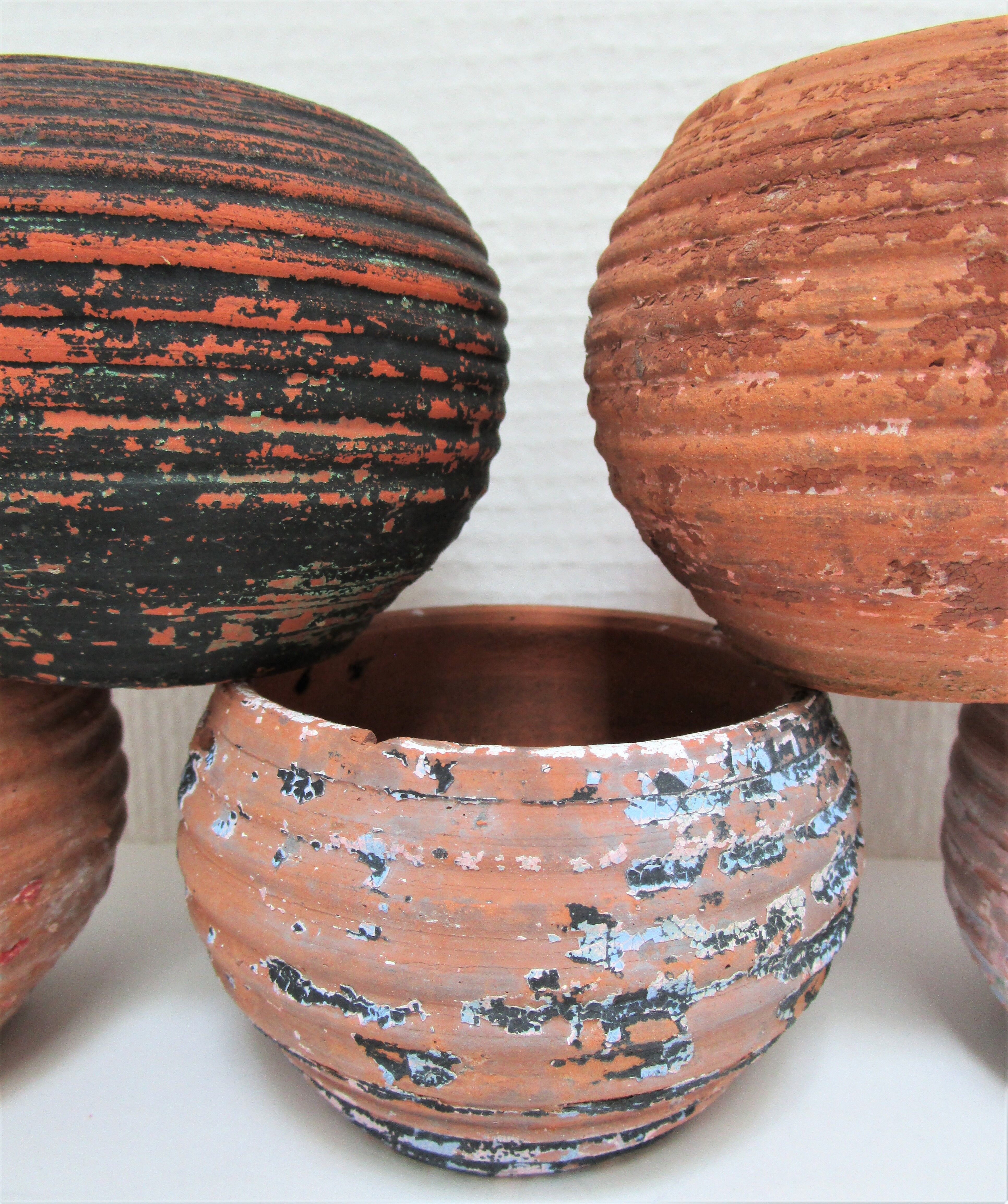 Five pots terracotta patina vintage