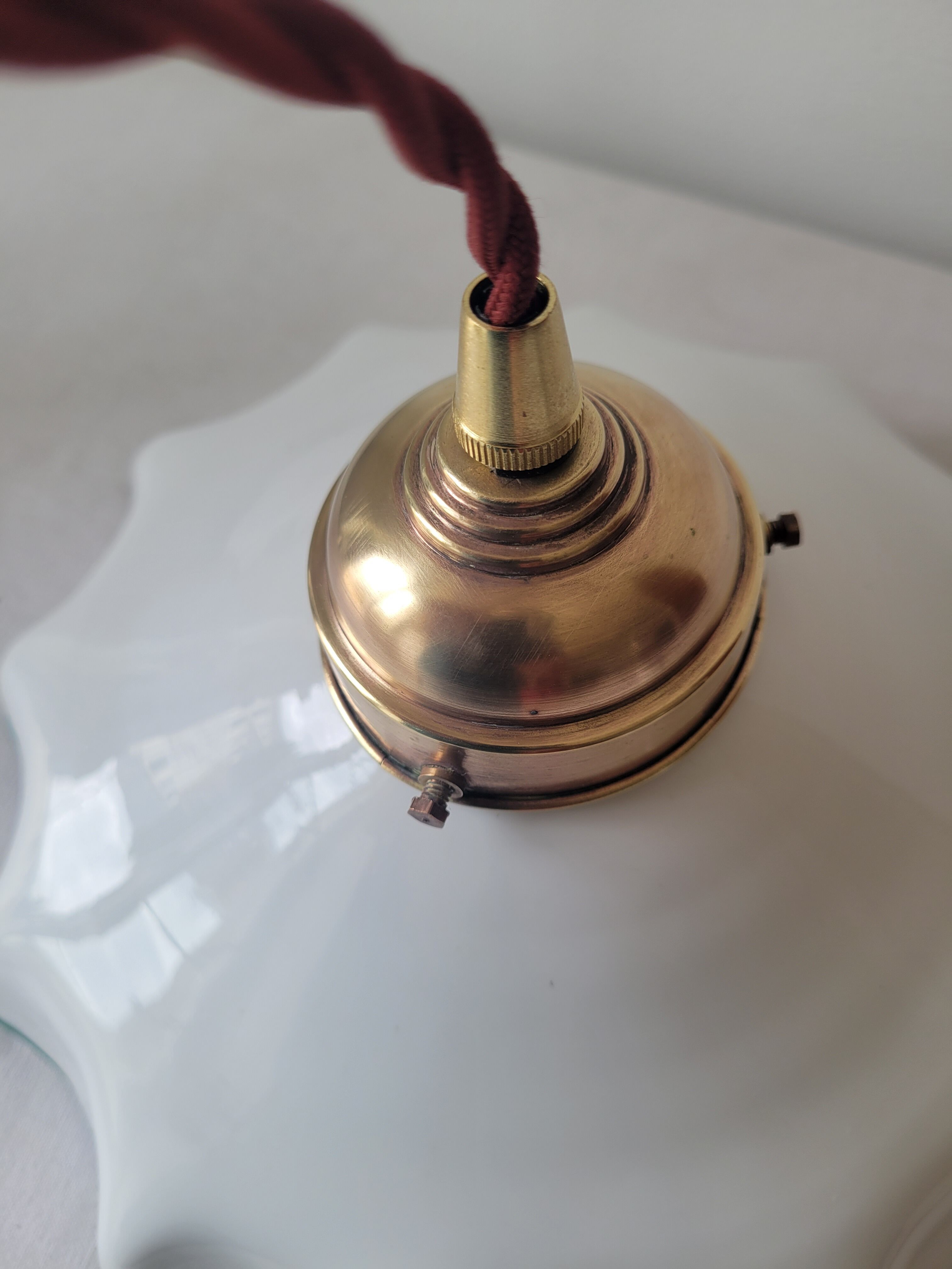 White opaline suspension