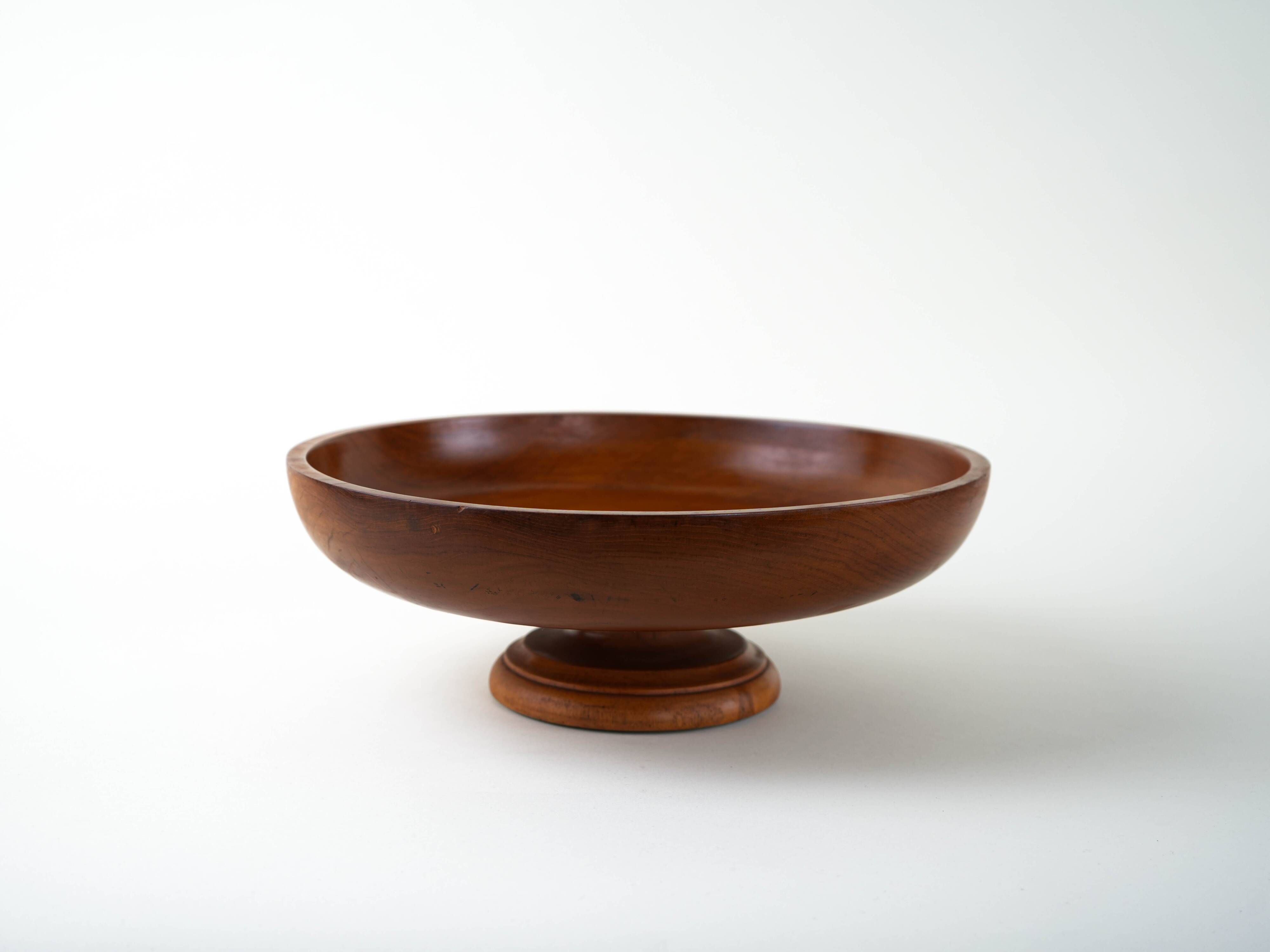 Danish solid teak wood platter on profiled base, 1970s Scandinavian craftsmanship
