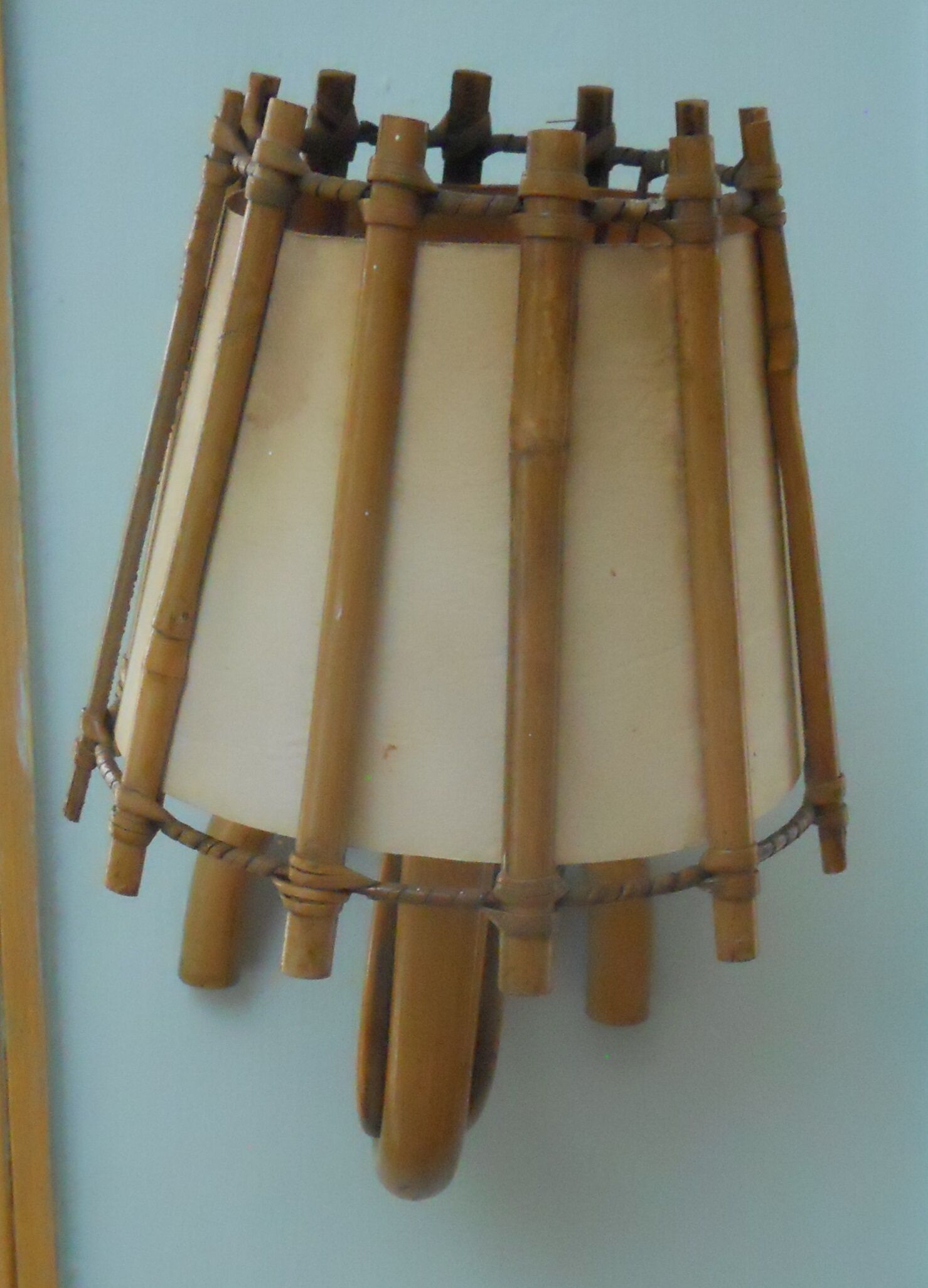 Vintage rattan applic