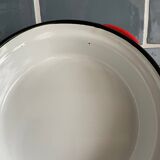 Plat rouge à poignées en métal émaillé