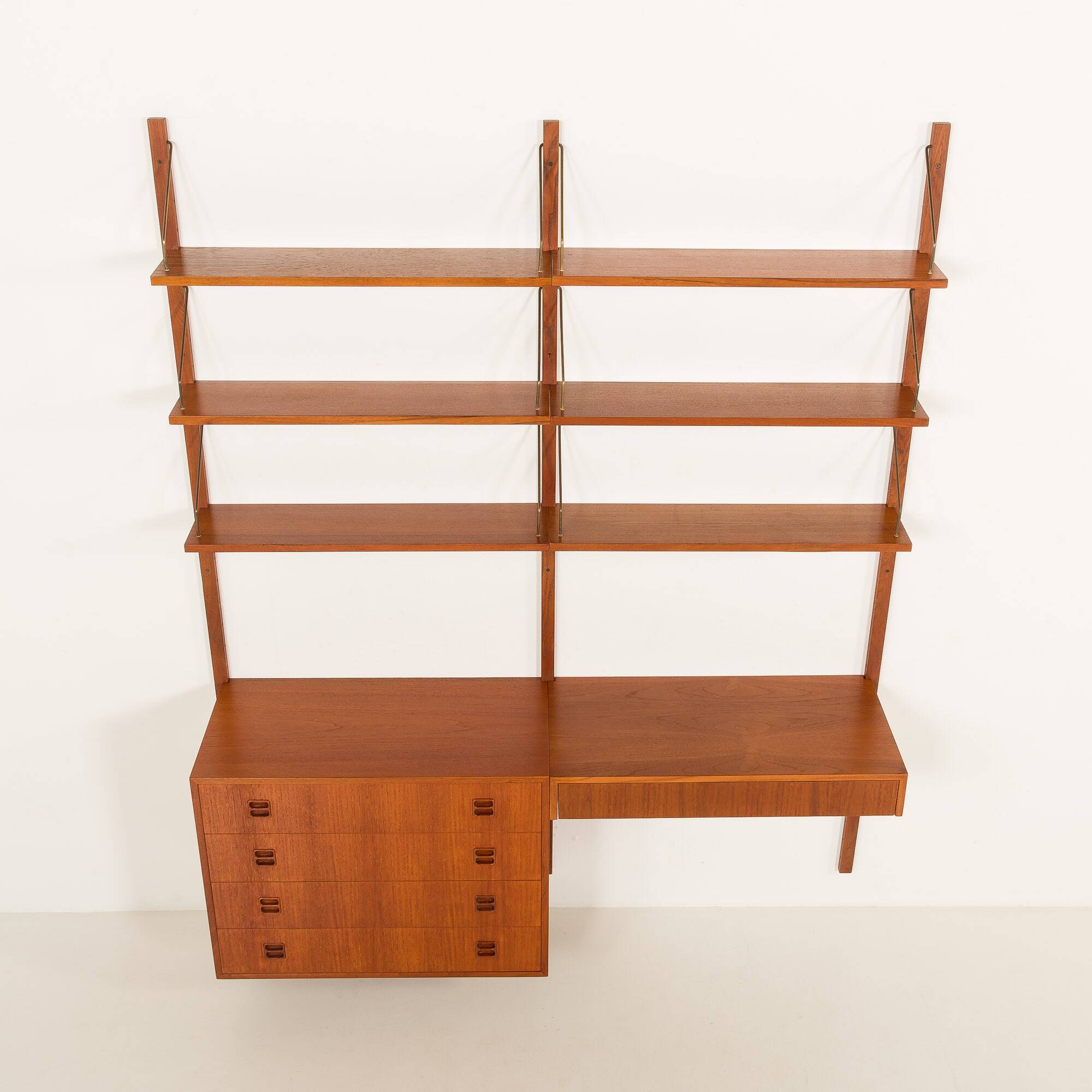 Un ensemble mural en teck scandinave avec un bureau, années 1970.