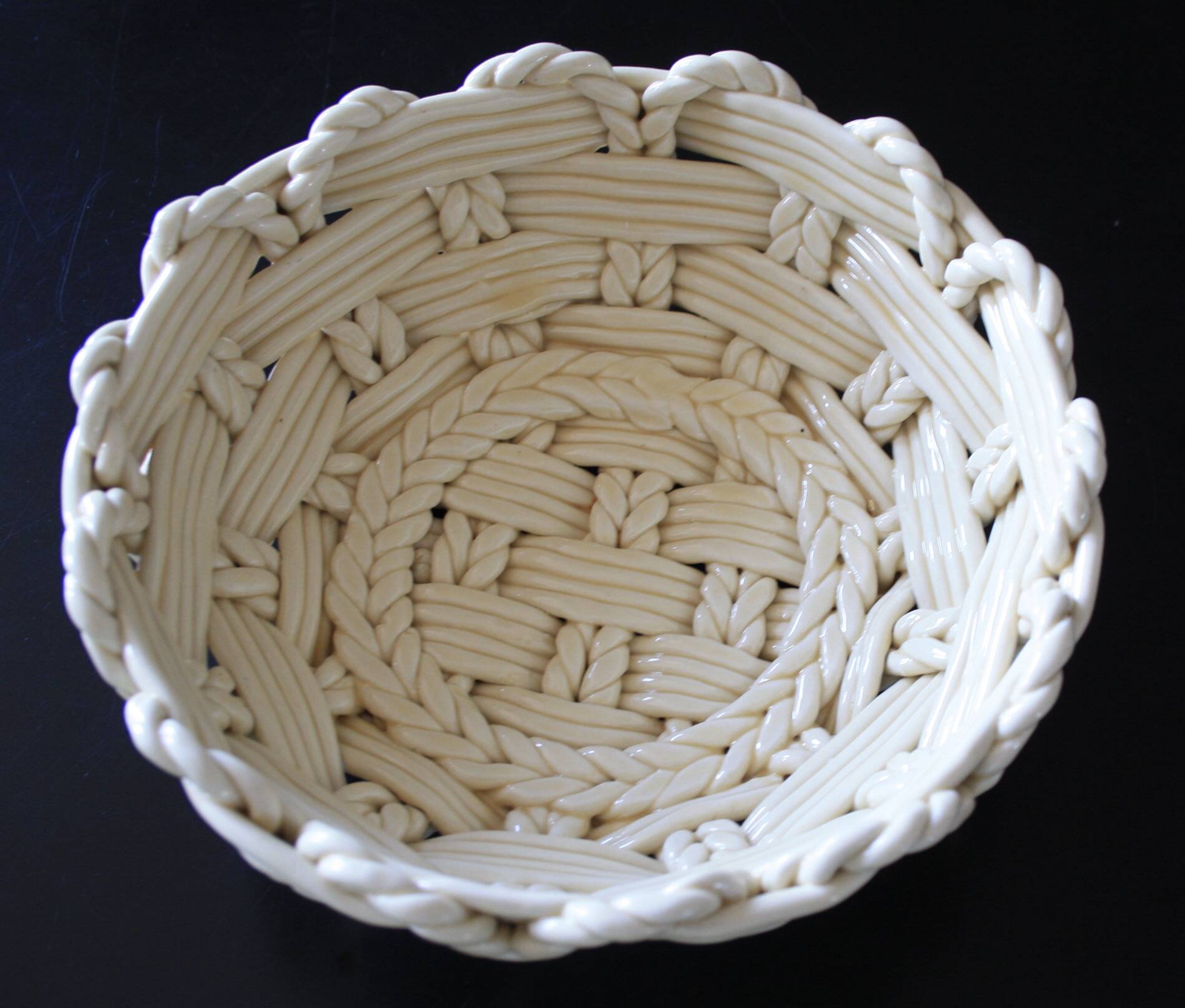 Woven ceramic basket/tray
