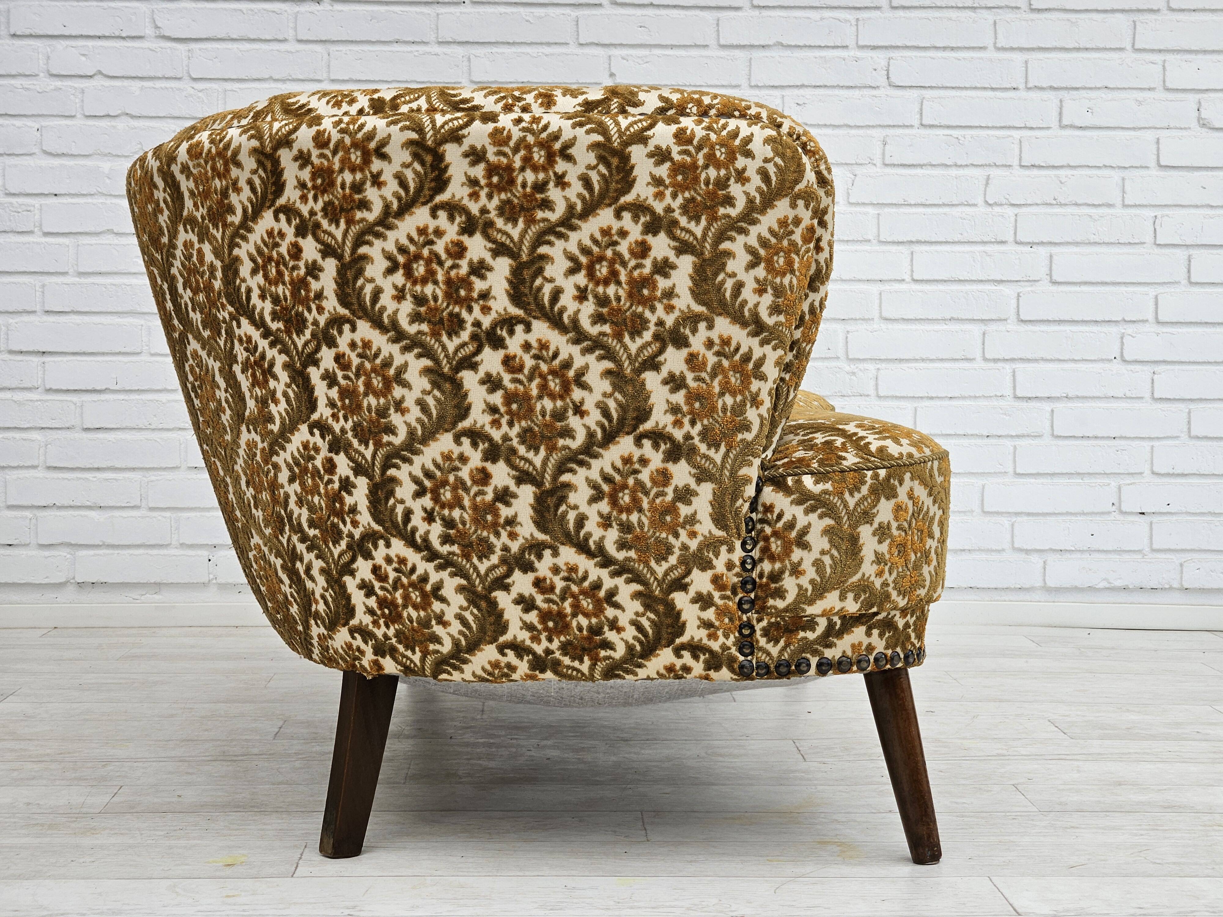 Canapé danois 2 places "banana", état d'origine, tissu d'ameublement run/beige, bois de hêtre, années 1960,