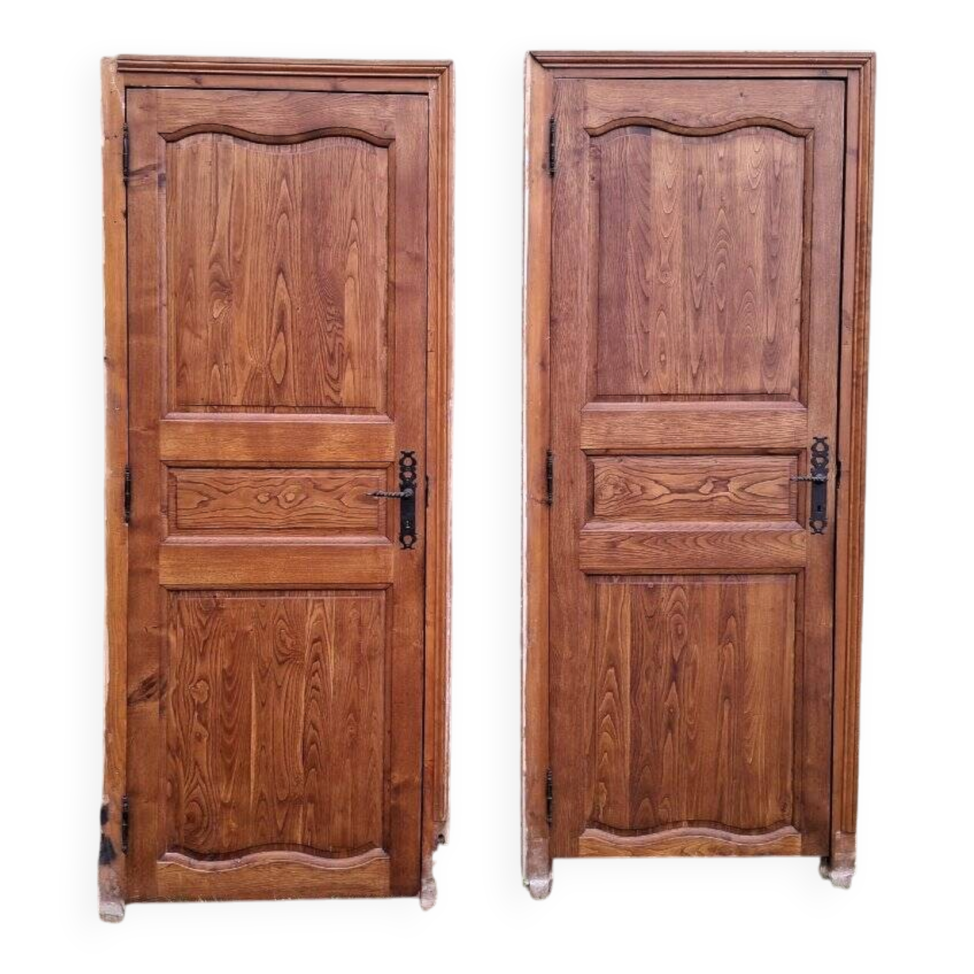 Pair of double-sided communication doors in chestnut with their frame - 20th century