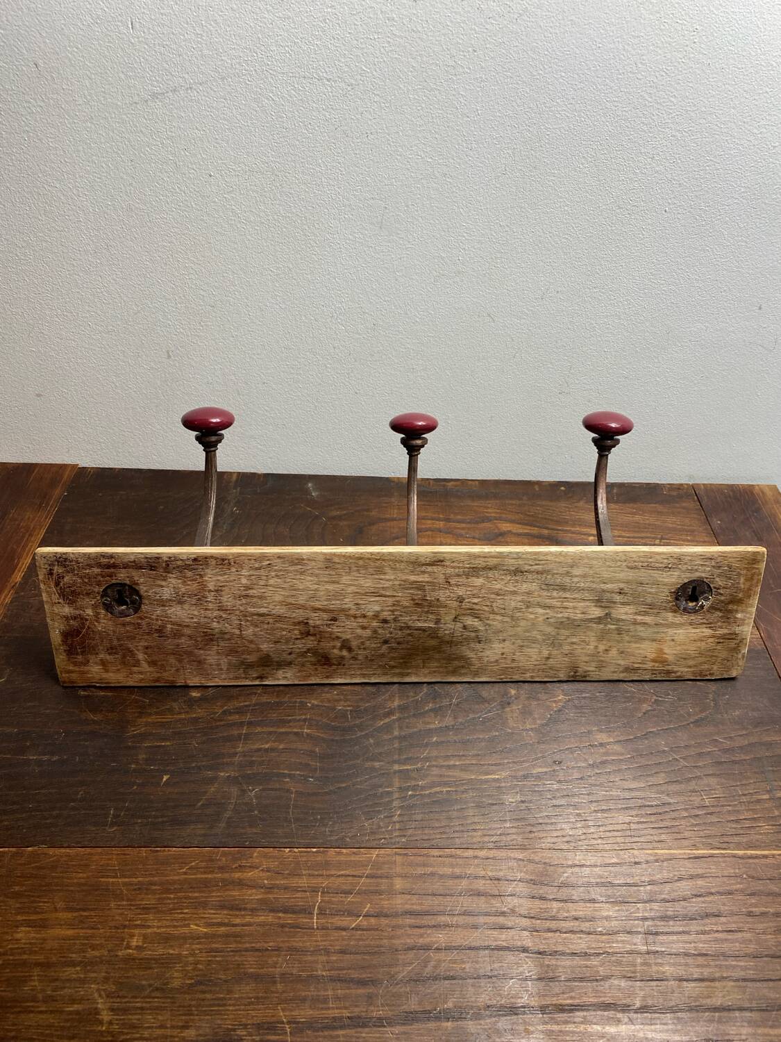 Wall hook with three hooks in wood, wrought iron, porcelain balls