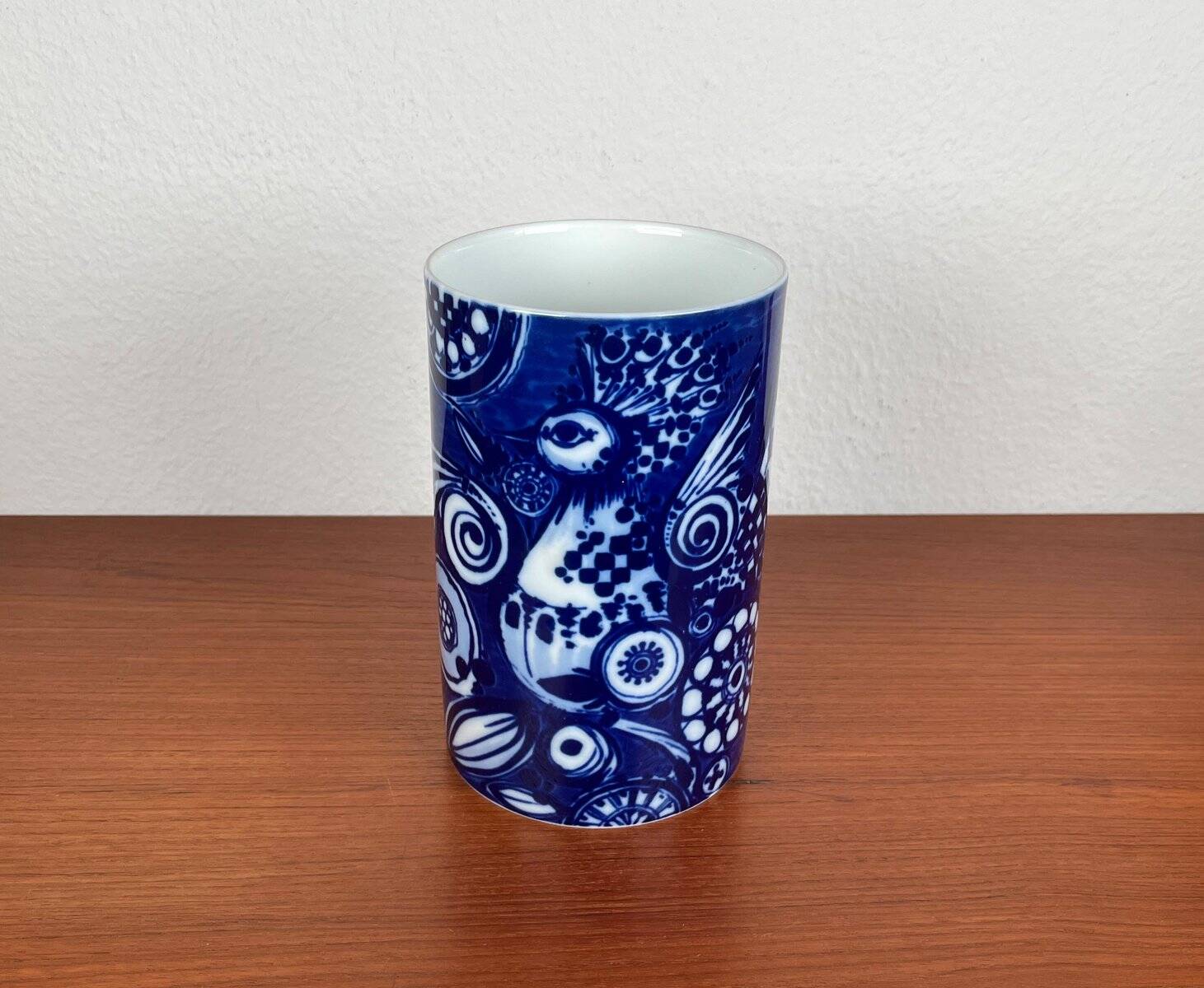 Vintage peacock vase in German porcelain by Bjørn Wiinblad for Rosenthal, 1970s.